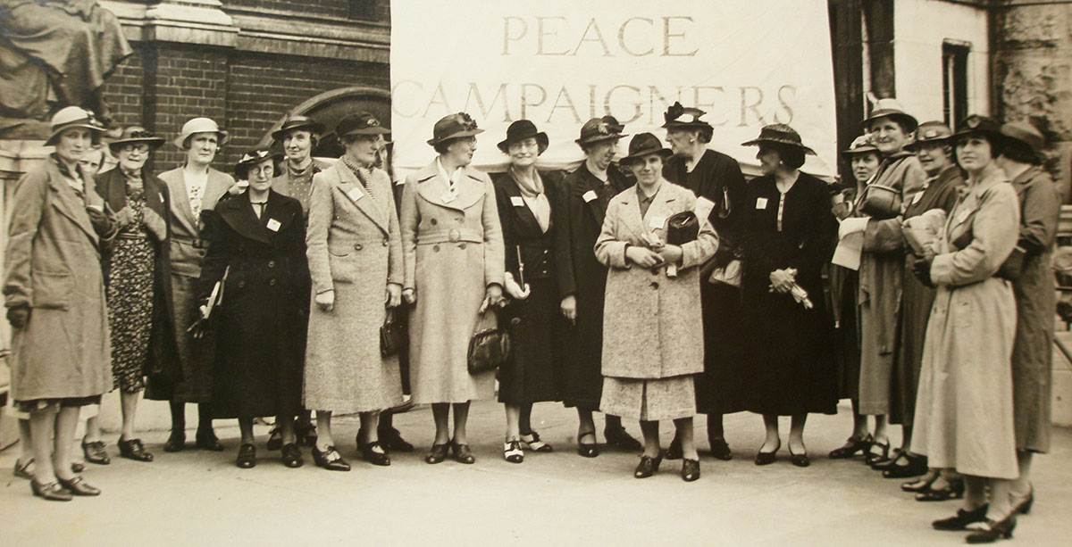 Women's International League for Peace and Freedom members in London ...